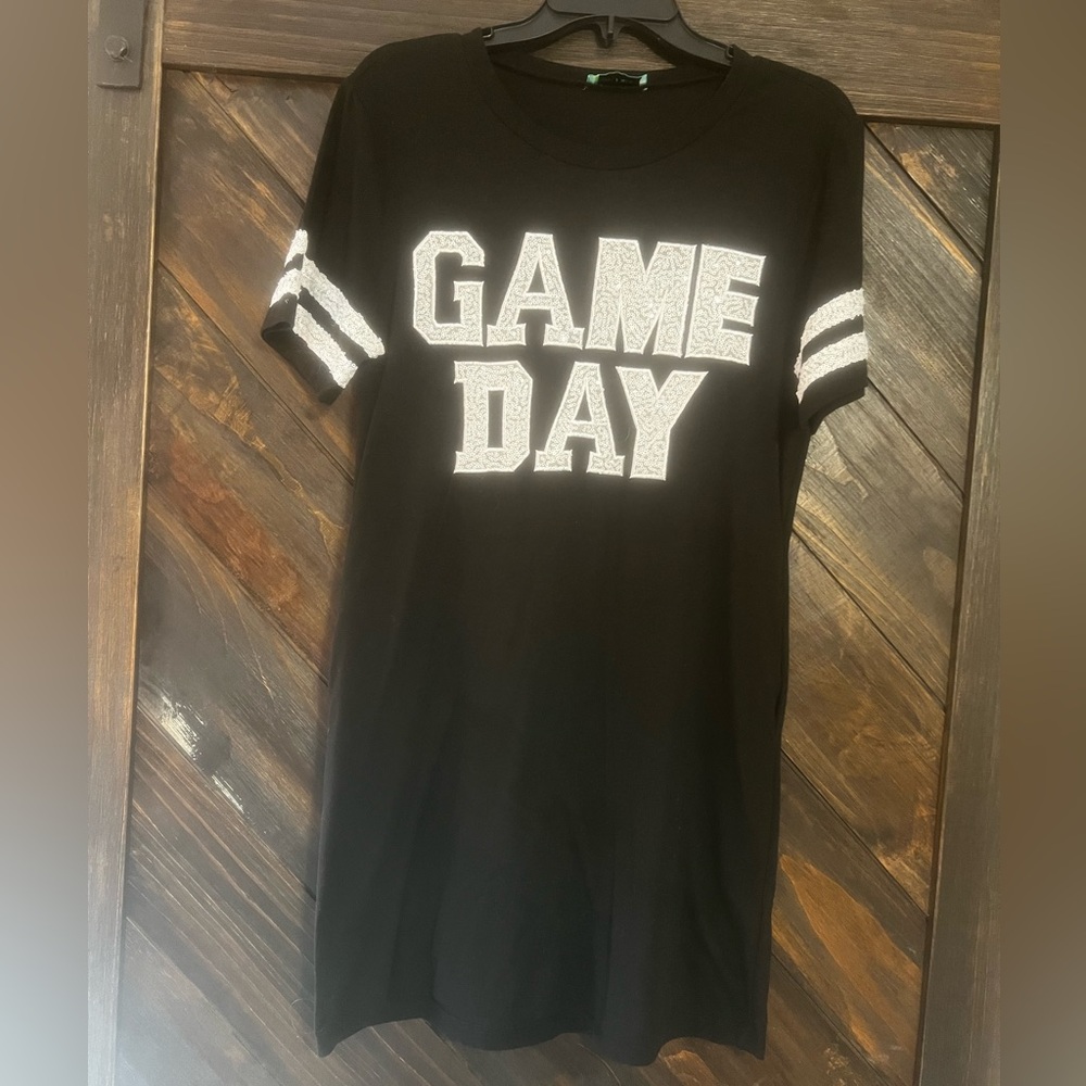 Game Day Boutique dress
Size small, worn once